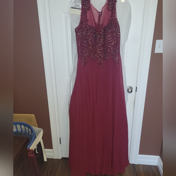 Graduation Dress - Picture 1 of 3